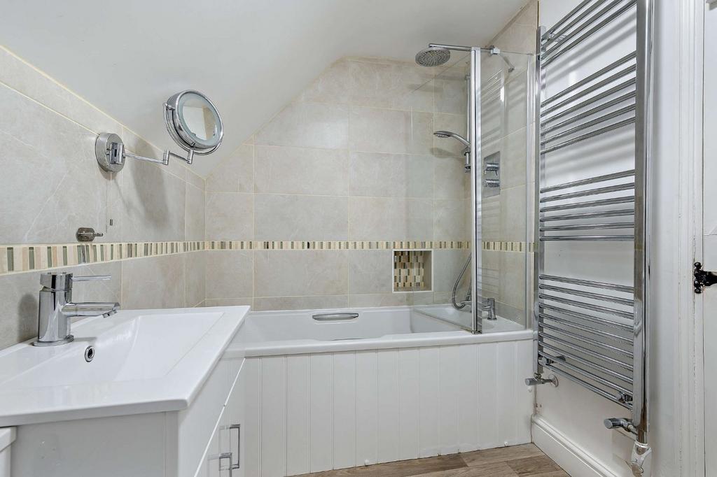 En-Suite Bathroom