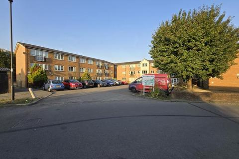 1 bedroom flat to rent, Bullsmoor Way, Waltham Cross, EN8