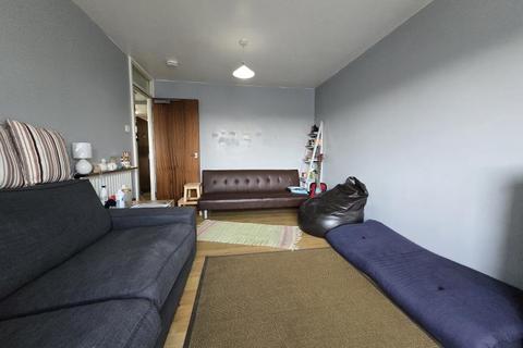 1 bedroom flat to rent, Bullsmoor Way, Waltham Cross, EN8