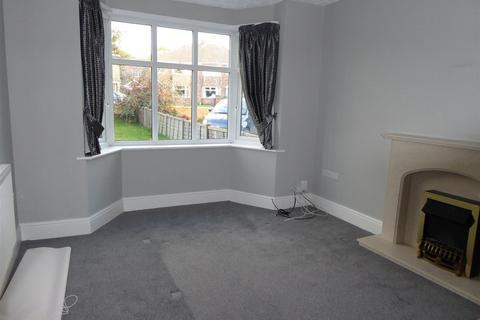 3 bedroom semi-detached house to rent, Eastwood Avenue, Grimsby