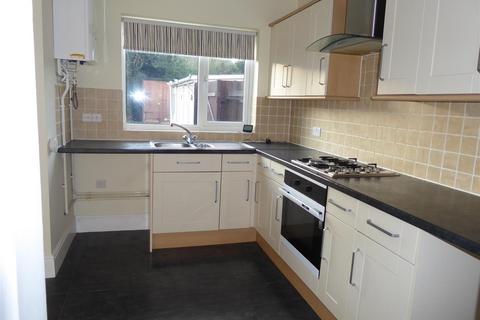 3 bedroom semi-detached house to rent, Eastwood Avenue, Grimsby