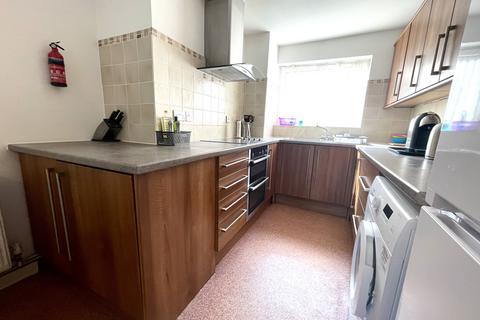 82 Windfield, Leatherhead, KT22 8UJ
