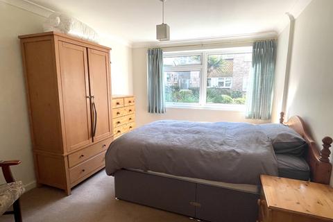 82 Windfield, Leatherhead, KT22 8UJ