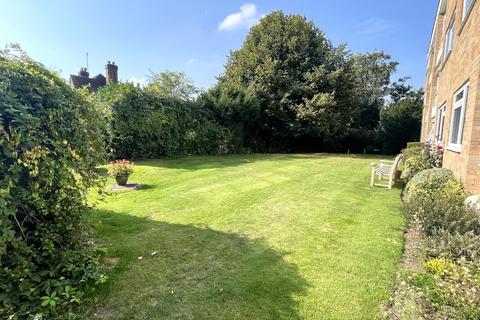 82 Windfield, Leatherhead, KT22 8UJ