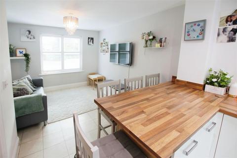 3 bedroom semi-detached house for sale, Montefiore Drive, Sarisbury Green, Southampton