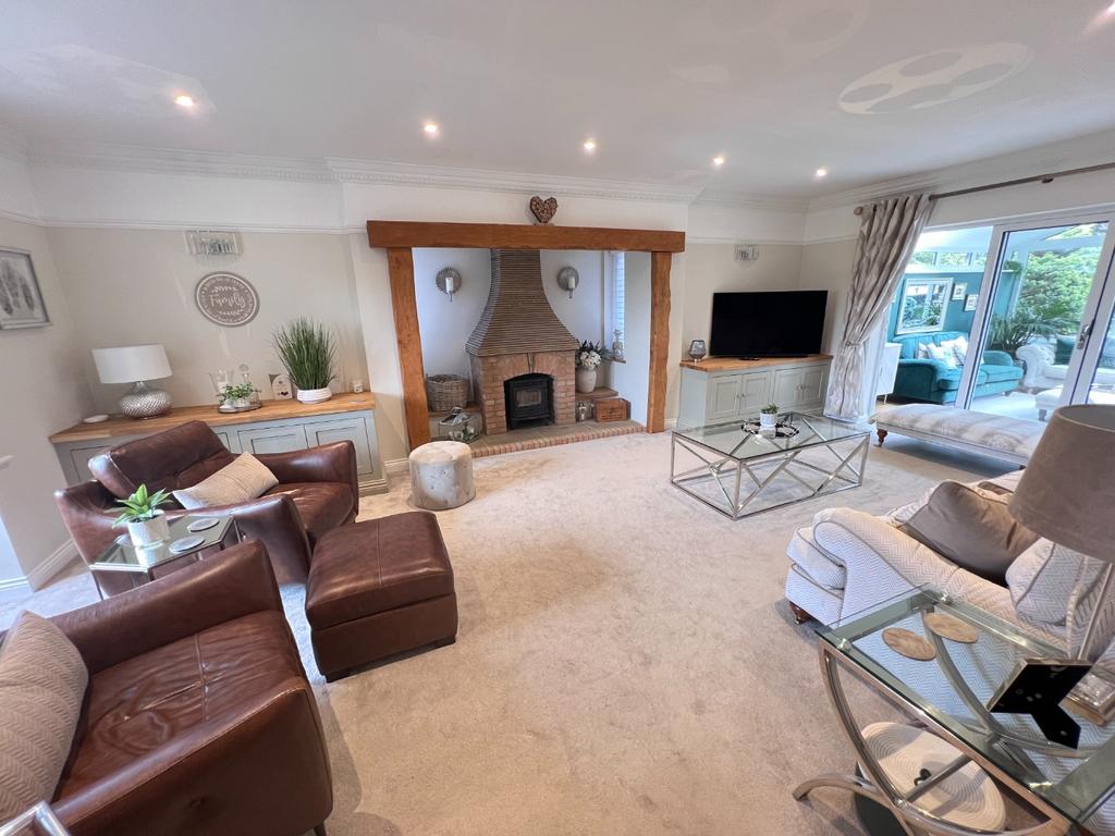 Private Road, Flitton, Beds 5 bed detached house for sale £995,000
