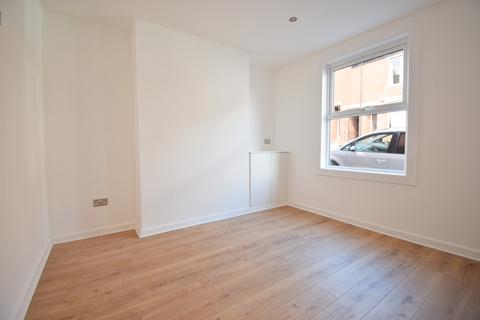 3 bedroom terraced house to rent, Ruth Square, Sheffield S10