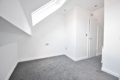 3 bedroom terraced house to rent, Ruth Square, Sheffield S10