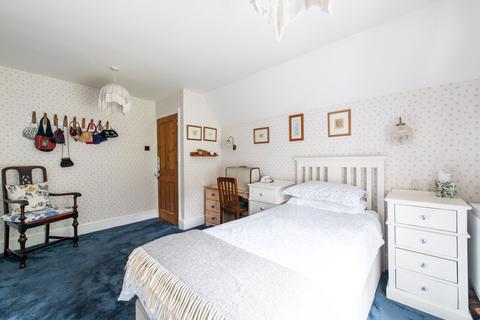 100 Lewis Road, Istead Rise, Gravesend, DA13 9JN