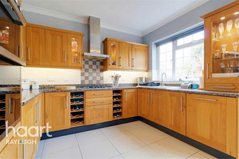 4 bedroom semi-detached house to rent, Hobleythick Lane, Westcliff-on-sea