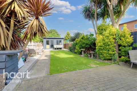 4 bedroom semi-detached house to rent, Hobleythick Lane, Westcliff-on-sea