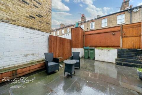 1 bedroom flat for sale, Orlop Street, London, SE10 9AB