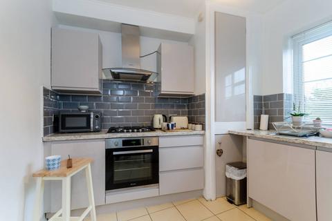 1 bedroom flat for sale, Robin Hood Way, Kingston Vale, London, SW15