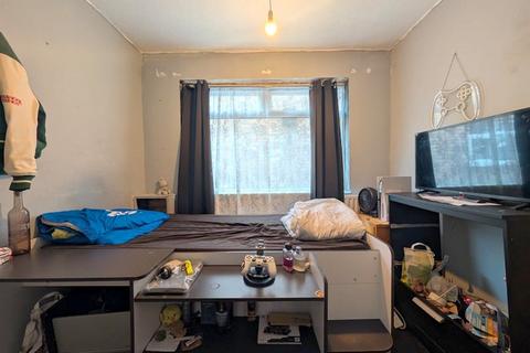 292 Bedfont Lane, Feltham, TW14 9NU