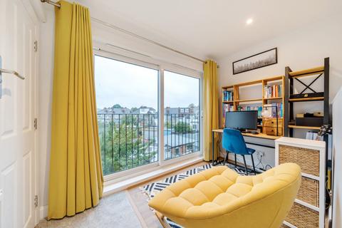 158 Perry Hill, London, SE6 4EZ