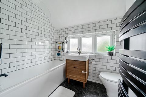 158 Perry Hill, London, SE6 4EZ