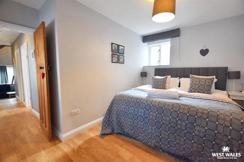 2 bedroom detached house for sale, East Street, Newport