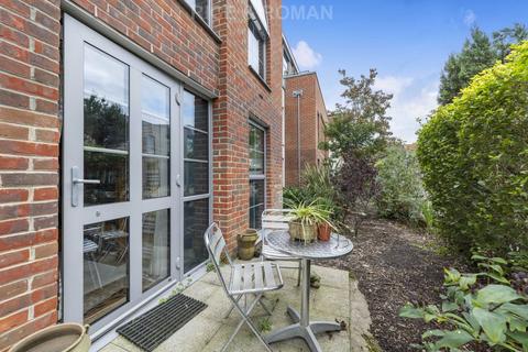 1 bedroom retirement property for sale, Kingston Road, London SW20