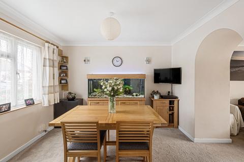 29 Bucks Cross Road, Northfleet, Gravesend, DA11 7EL