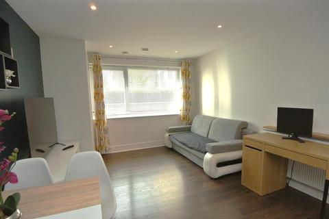 2 bedroom house to rent, Town Lane, Staines-Upon-Thames TW19