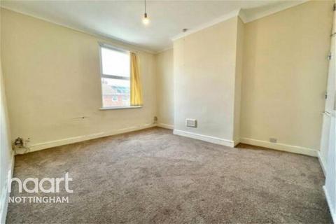 3 bedroom end of terrace house to rent, Thorneywood Rise, NG3