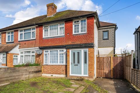 36 Rydens Way, Woking, GU22 9DN