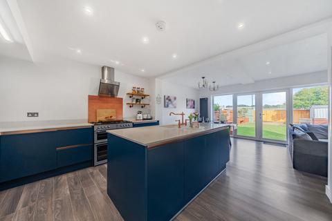 36 Rydens Way, Woking, GU22 9DN