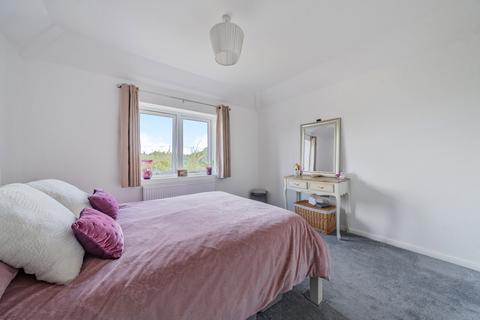 36 Rydens Way, Woking, GU22 9DN