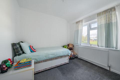 36 Rydens Way, Woking, GU22 9DN