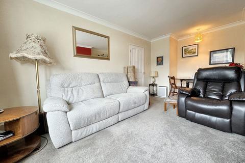 16 Coed Eithin, Abergele, LL22 7EY