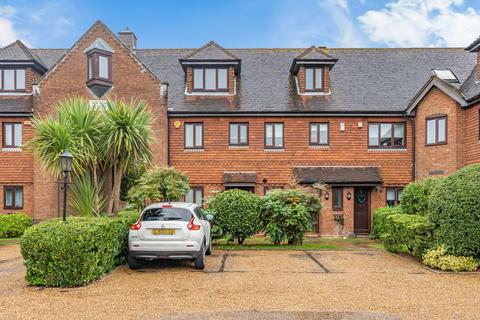 2 bedroom maisonette for sale, Meade Court, Tadworth KT20