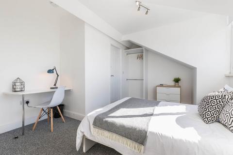 6 bedroom house to rent, Burley Road, Leeds LS4