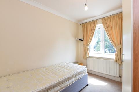 2 bedroom apartment to rent, Leslie Road East Finchley N2