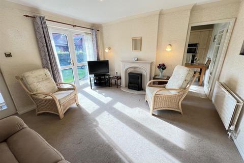 2 bedroom apartment for sale, Fredericks Close, Stourbridge, DY8 3YW