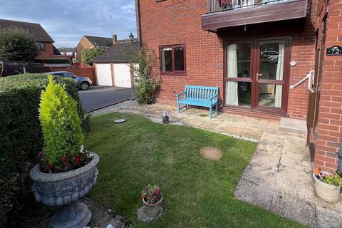 72 Fredericks Close, Norton, Stourbridge, DY8 3YW