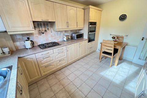 72 Fredericks Close, Norton, Stourbridge, DY8 3YW