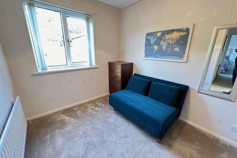 72 Fredericks Close, Norton, Stourbridge, DY8 3YW