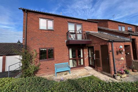 72 Fredericks Close, Norton, Stourbridge, DY8 3YW