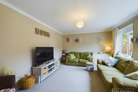 77 Bach Close, Basingstoke, RG22 4JZ