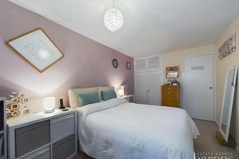 77 Bach Close, Basingstoke, RG22 4JZ