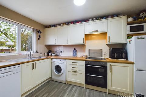 77 Bach Close, Basingstoke, RG22 4JZ