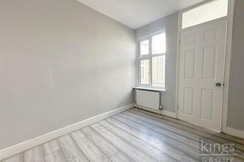 3 bedroom flat for sale, Green Lanes, London