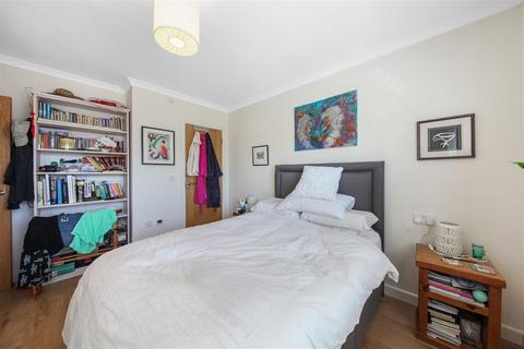 1 bedroom in a house share to rent, Parkfields Avenue, Kingsbury