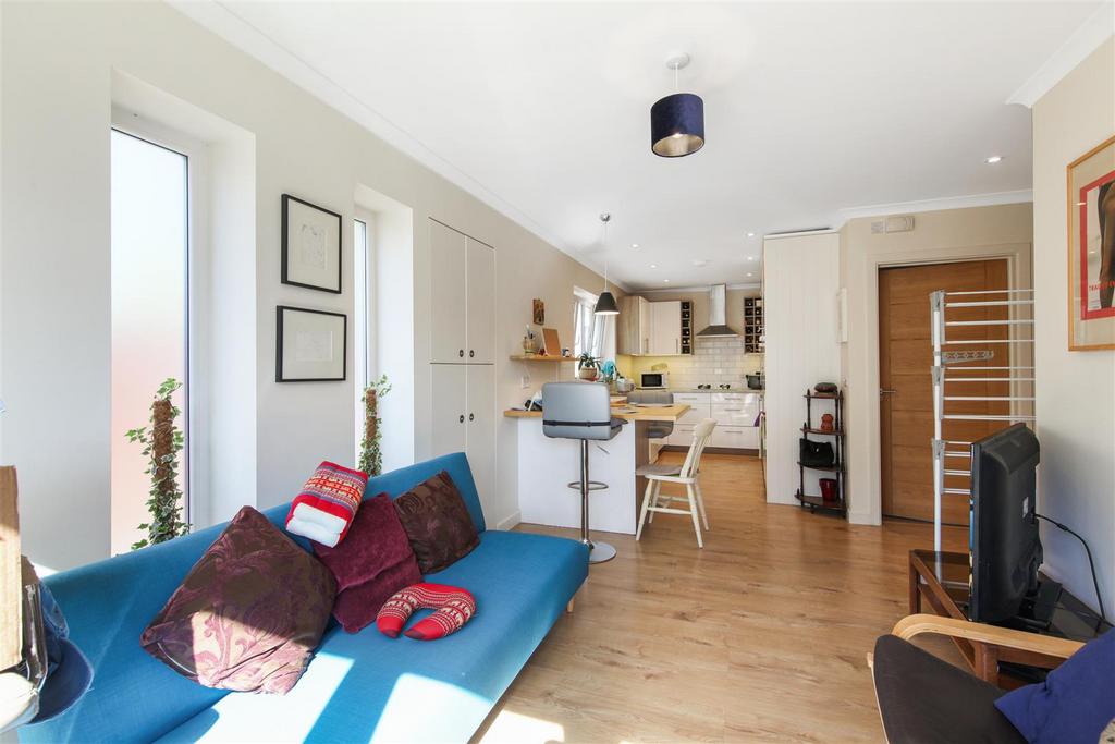 14 A Parkfields Avenue - Ttw Otom L3hsw1 P5 YGy LA.jpg