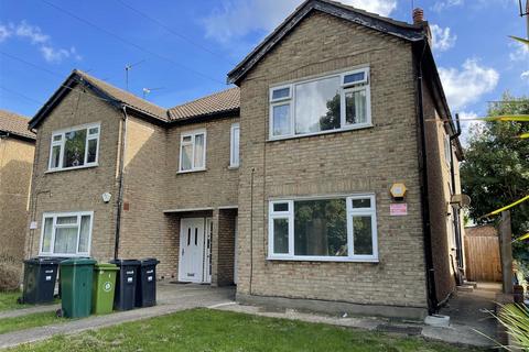 2 bedroom flat to rent, Madeira Grove, Woodford Green