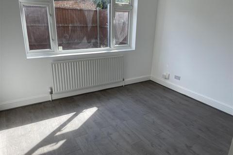 2 bedroom flat to rent, Madeira Grove, Woodford Green