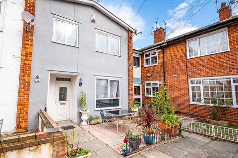 3 bedroom terraced house for sale, Ampleforth Road, London SE2