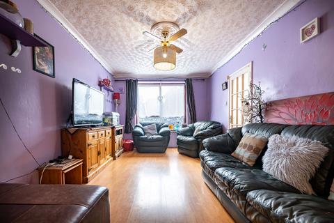 3 bedroom terraced house for sale, Ampleforth Road, London SE2