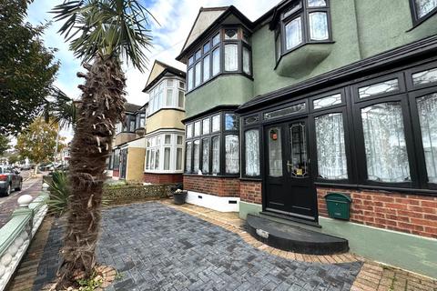 6 bedroom end of terrace house to rent, Dereham Road, Barking IG11