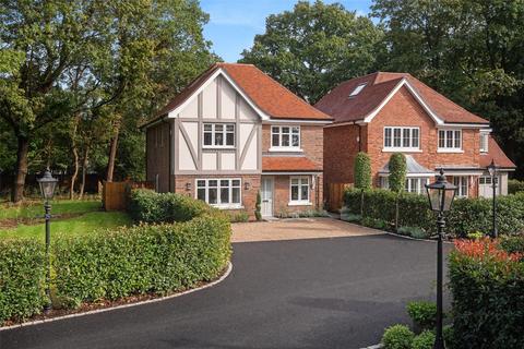 4 bedroom detached house for sale, Bigshotte Court, Berkshire RG45